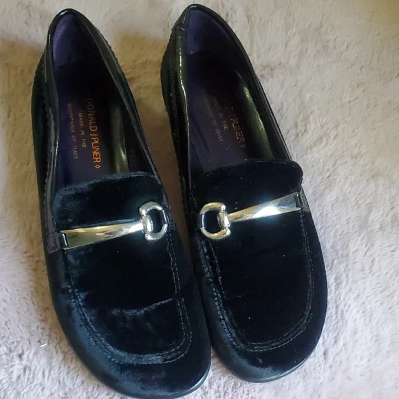 Donald J. Pliner Size 7 Black Velvet Loafers Dress Shoes Classic Slip-On - Picture 1 of 12